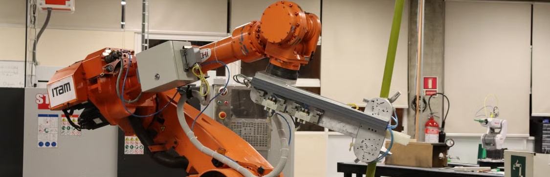 Industrial robot arm in a production cell
