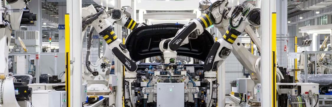 Robotic cell assembling a vehicle body